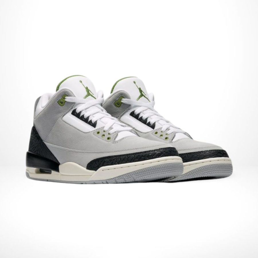 Angle view of Air Jordan 3