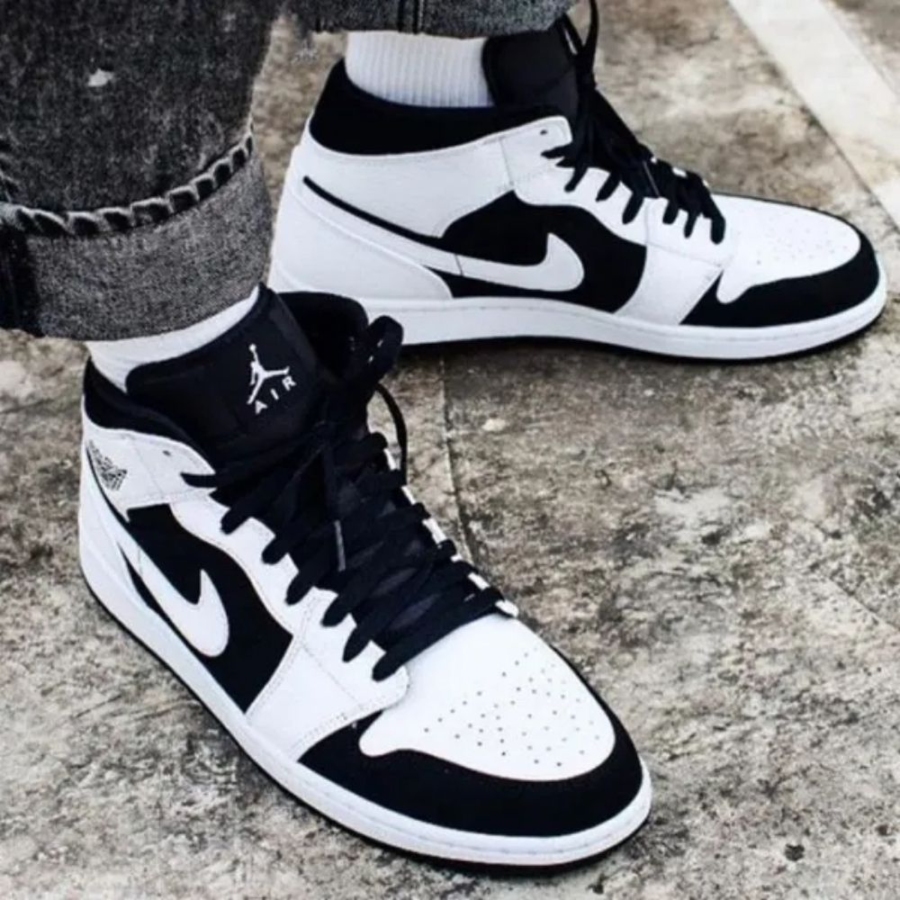 Real lifestyle image of Air Jordan 1
