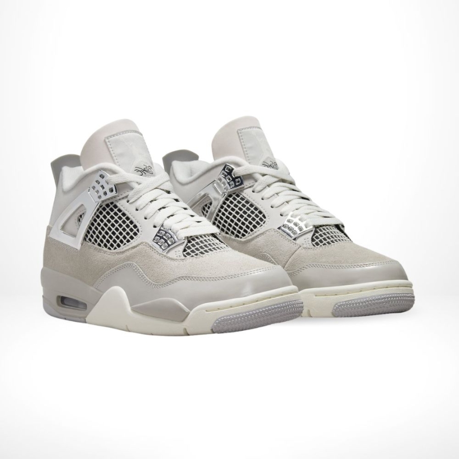 Angle view of Air Jordan 4