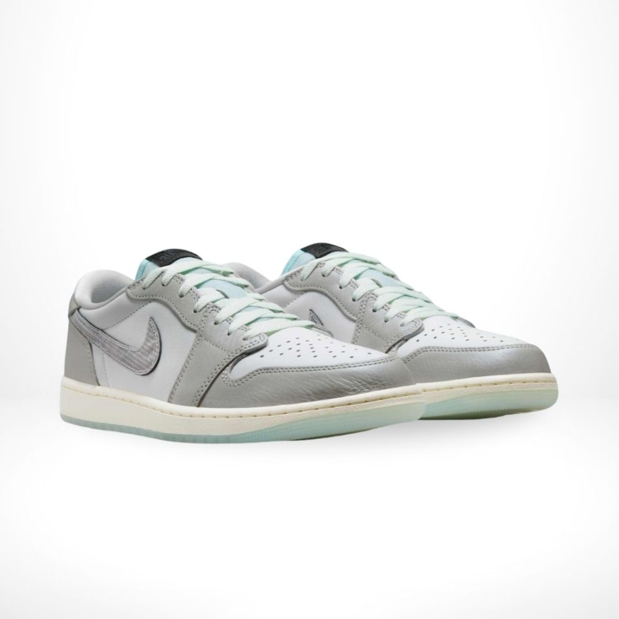 Angle view of Air Jordan 1