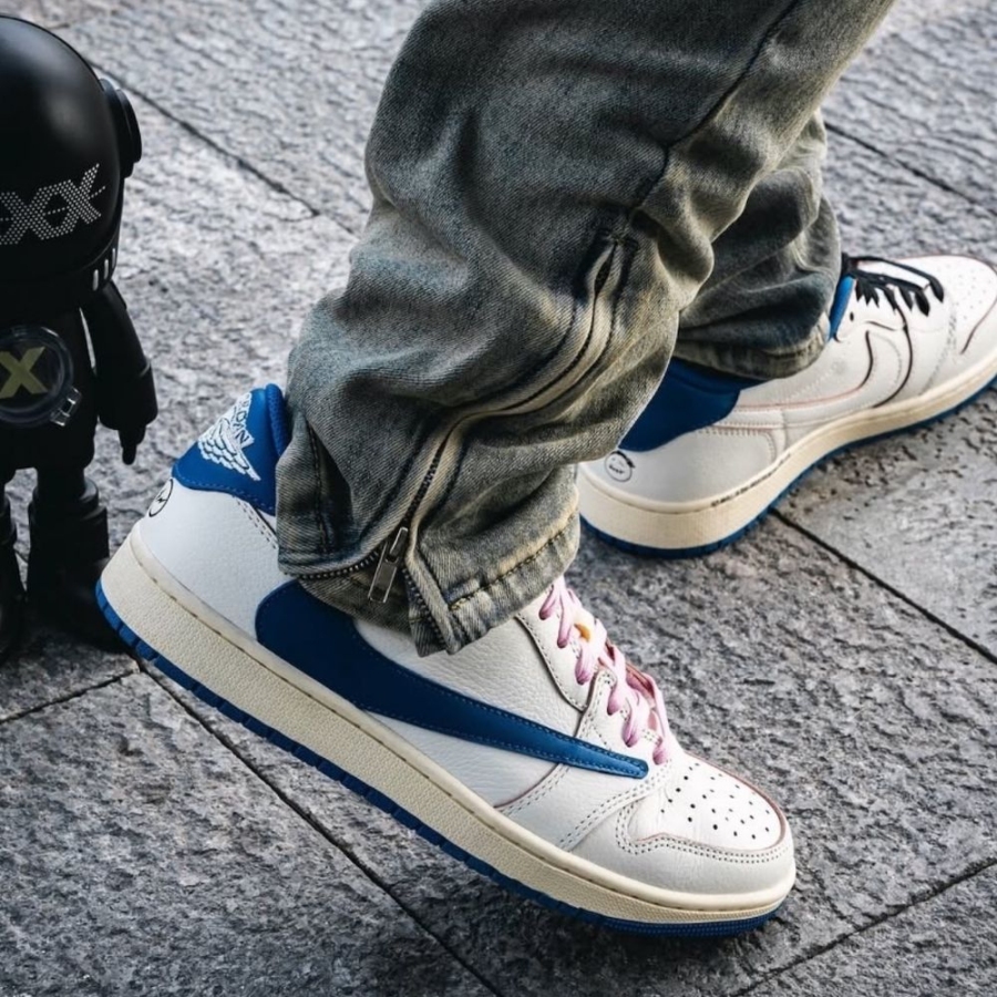Real lifestyle image of Air Jordan 1