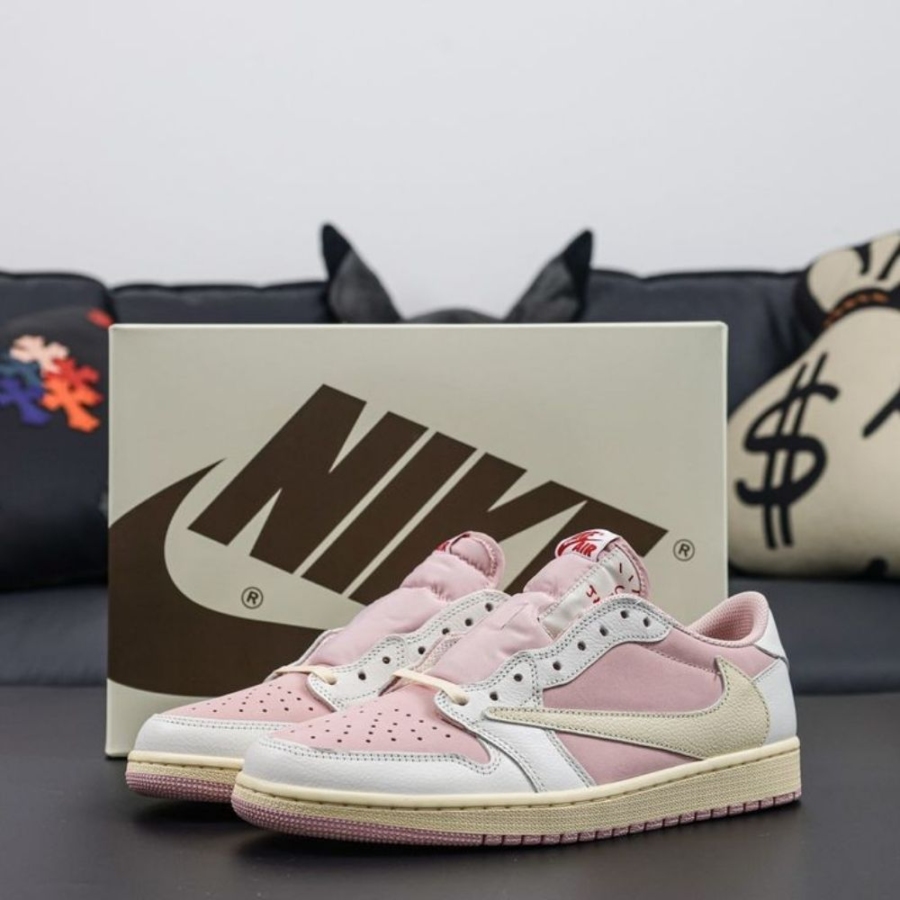 Real lifestyle image of Air Jordan 1