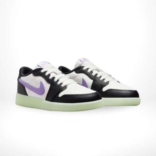Angle view of Air Jordan 1