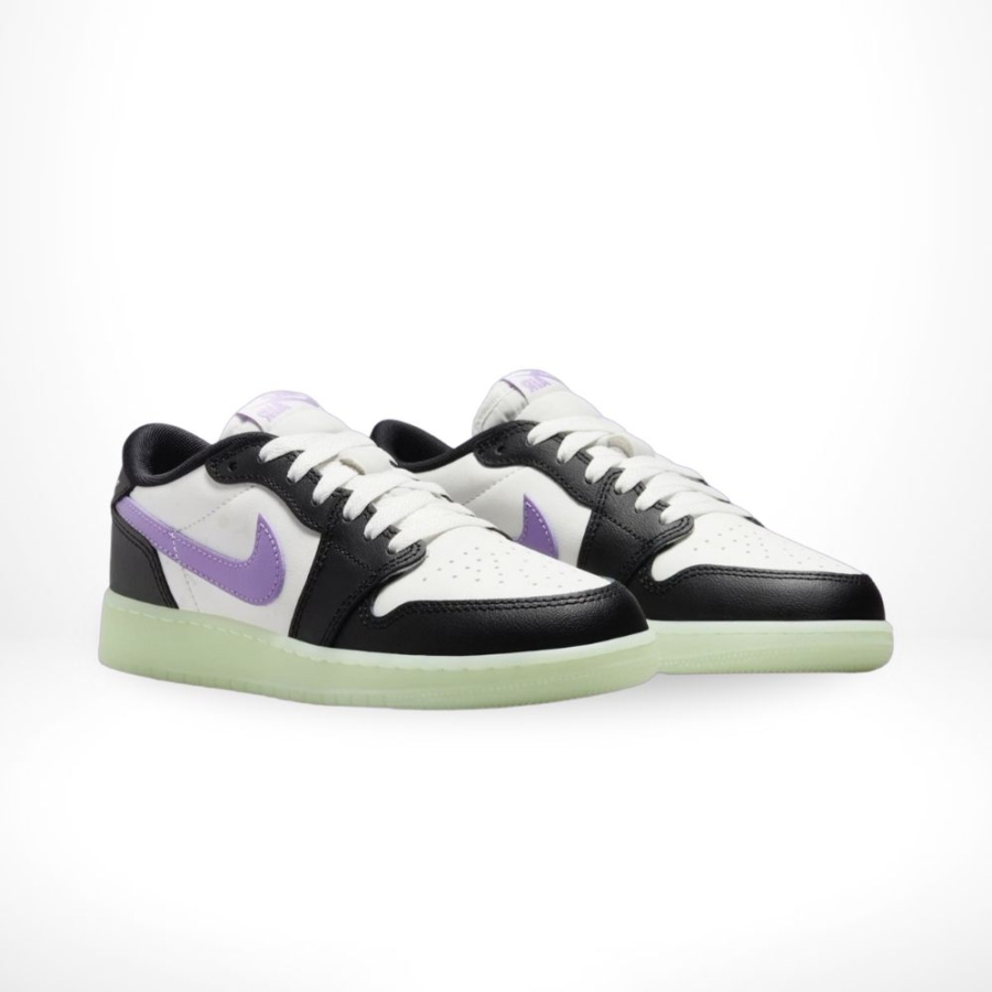 Angle view of Air Jordan 1