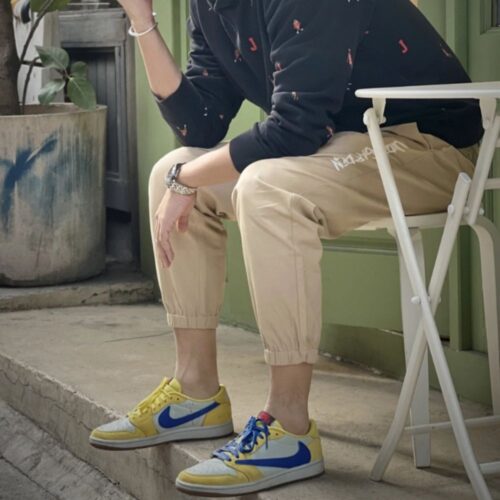 Real lifestyle image of Air Jordan 1