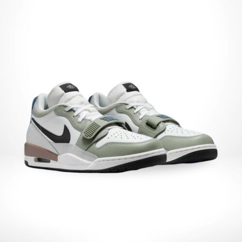 Angle view of Air Jordan 1