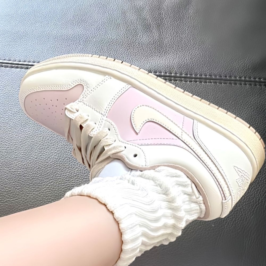 Real lifestyle image of Air Jordan 1