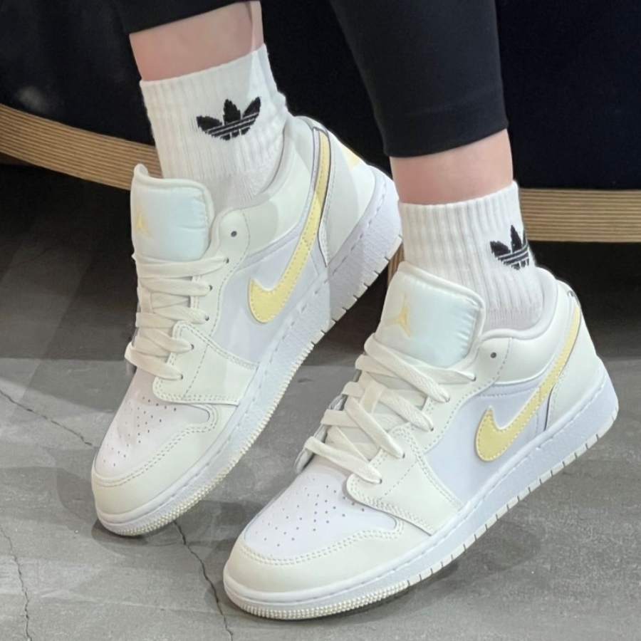Real lifestyle image of Air Jordan 1