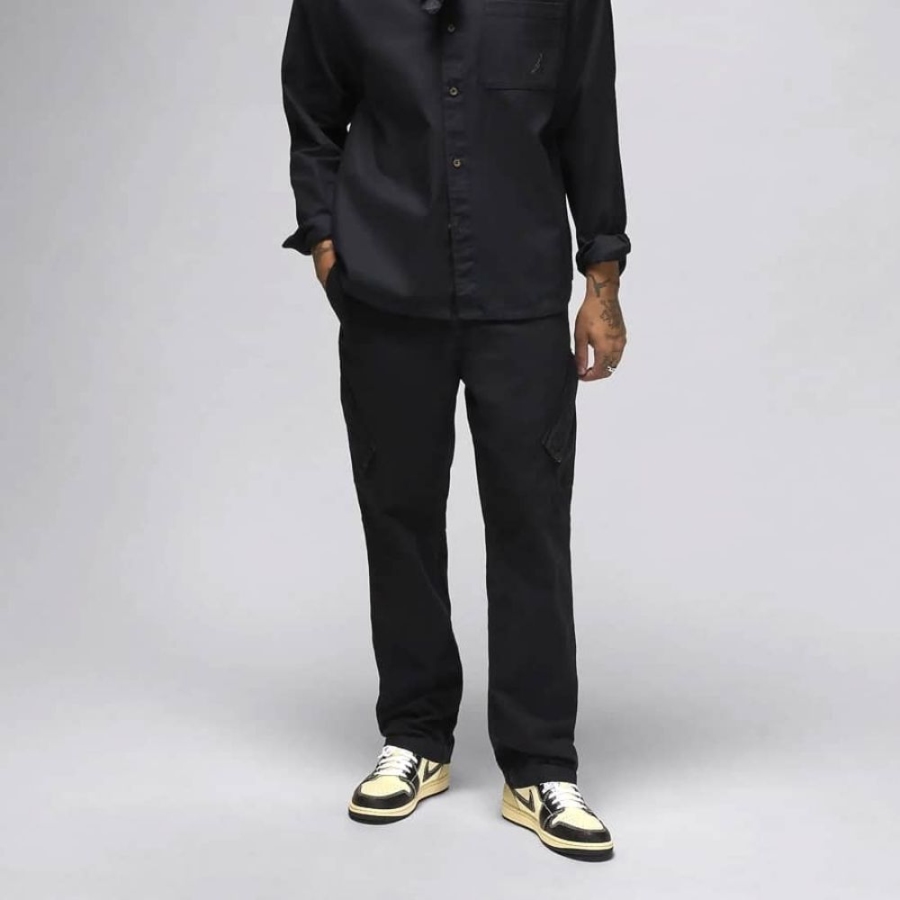 Real lifestyle image of Air Jordan 1
