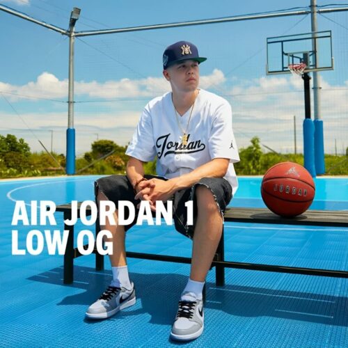 Real lifestyle image of Air Jordan 1