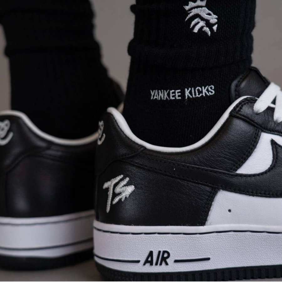 On-foot of the Air Force 1