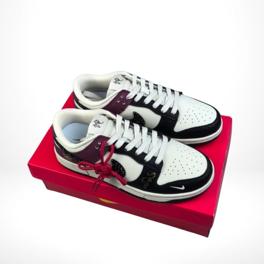 Top-down view of the Air Nike Dunk Low