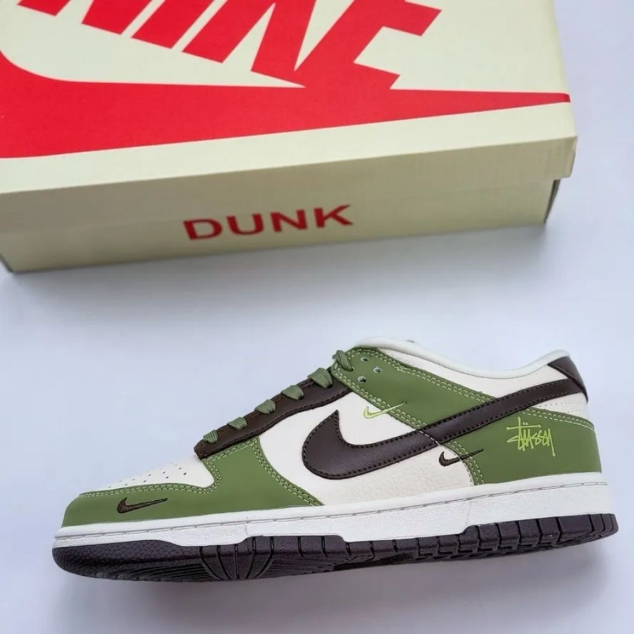 Medial side view of the Air Nike Dunk Low