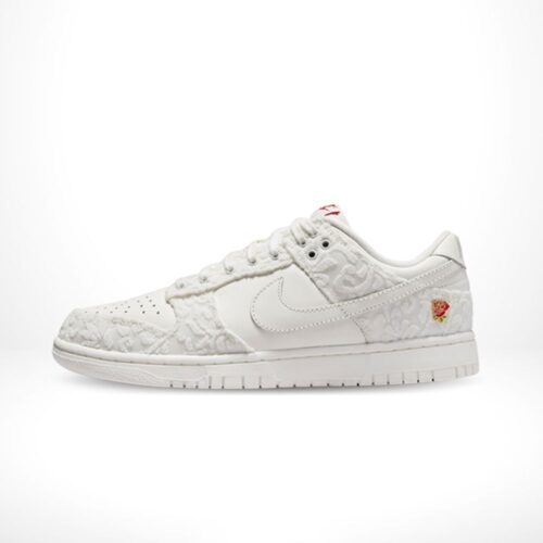Medial side view of the Air Nike Dunk Low