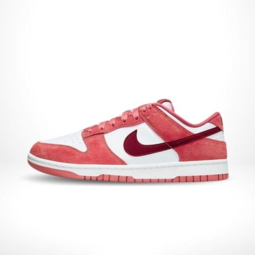 Medial side view of the Air Nike Dunk Low