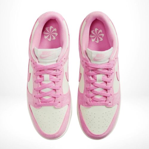 Top-down view of the Air Nike Dunk Low