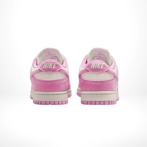 Rear view of the Air Nike Dunk Low