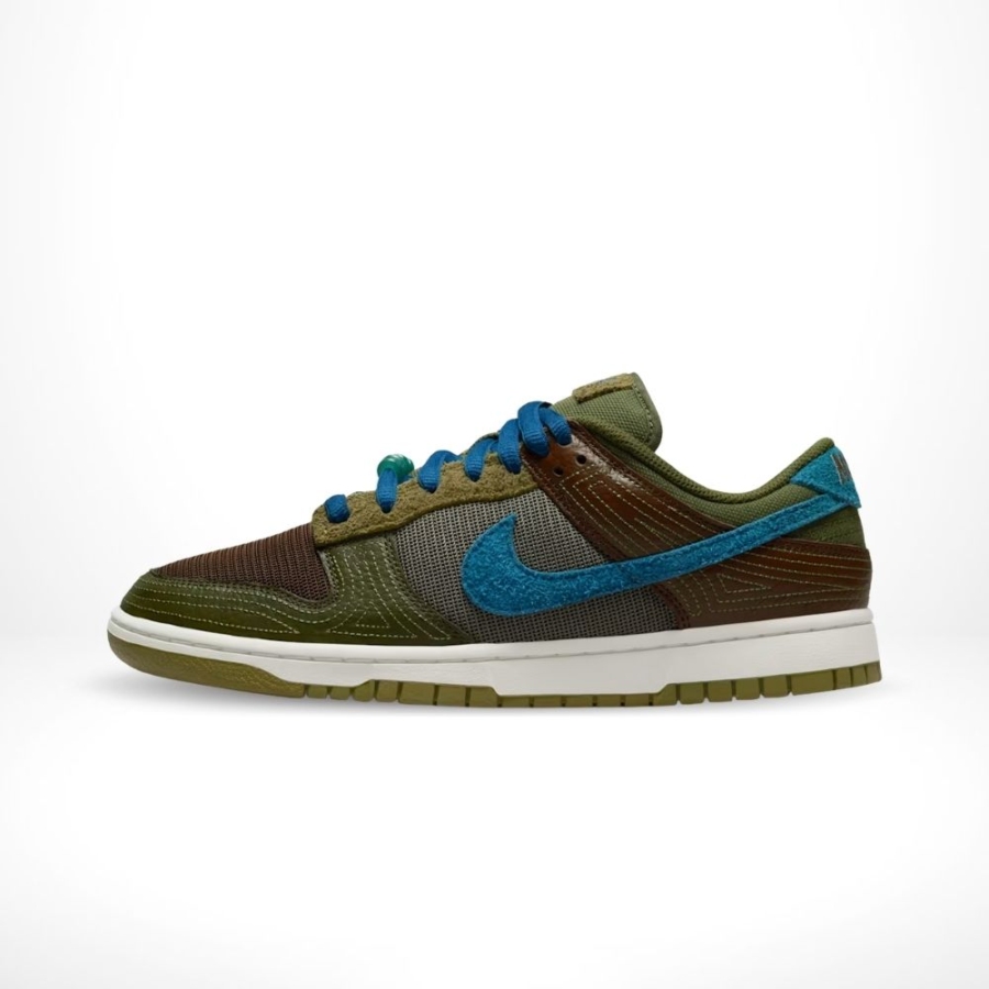 Medial side view of the Air Nike Dunk Low