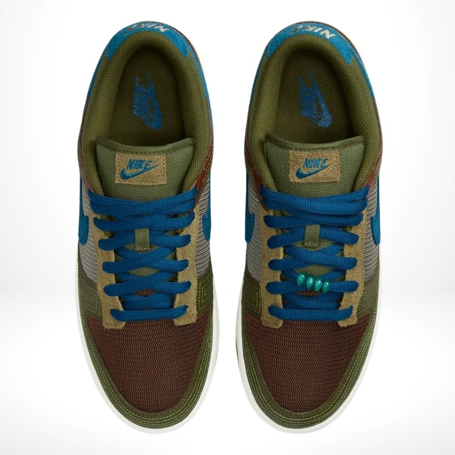 Top-down view of the Air Nike Dunk Low