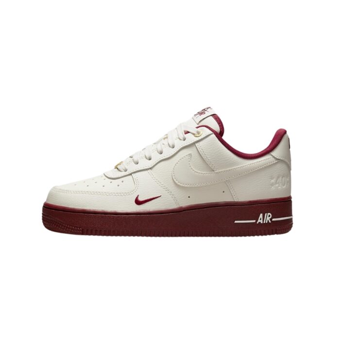 NIKE AIR FORCE 1 LOW 07 SE SAIL TEAM RED METALLIC GOLD BLACK DQ7582 100 - Image 3