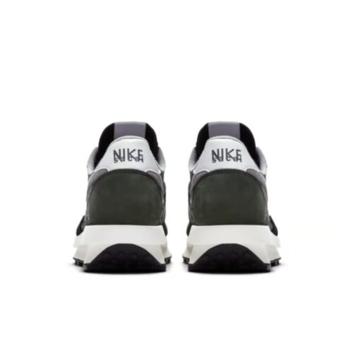 NIKE LD WAFFLE SACAI BLACK WHITE BV0073 001 - Image 5