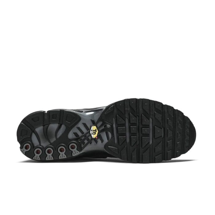 NIKE AIR MAX PLUS LA REQUIN BLACK BV7826 001 - Image 4