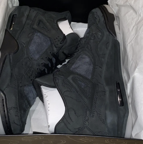 Air Jordan 4 Retro X Kaws Black photo review