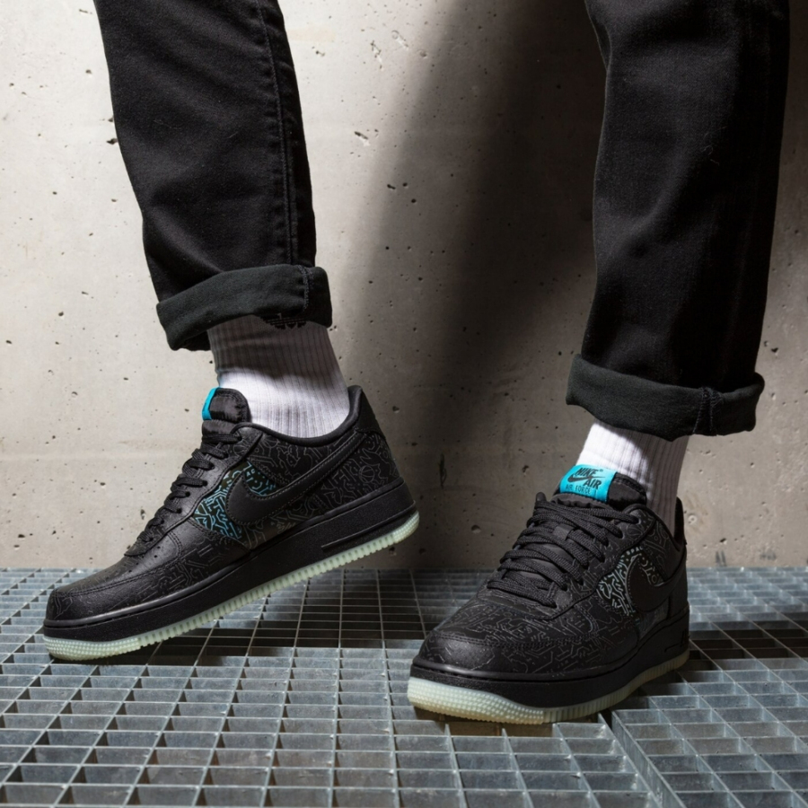 On-foot of the Air Force 1