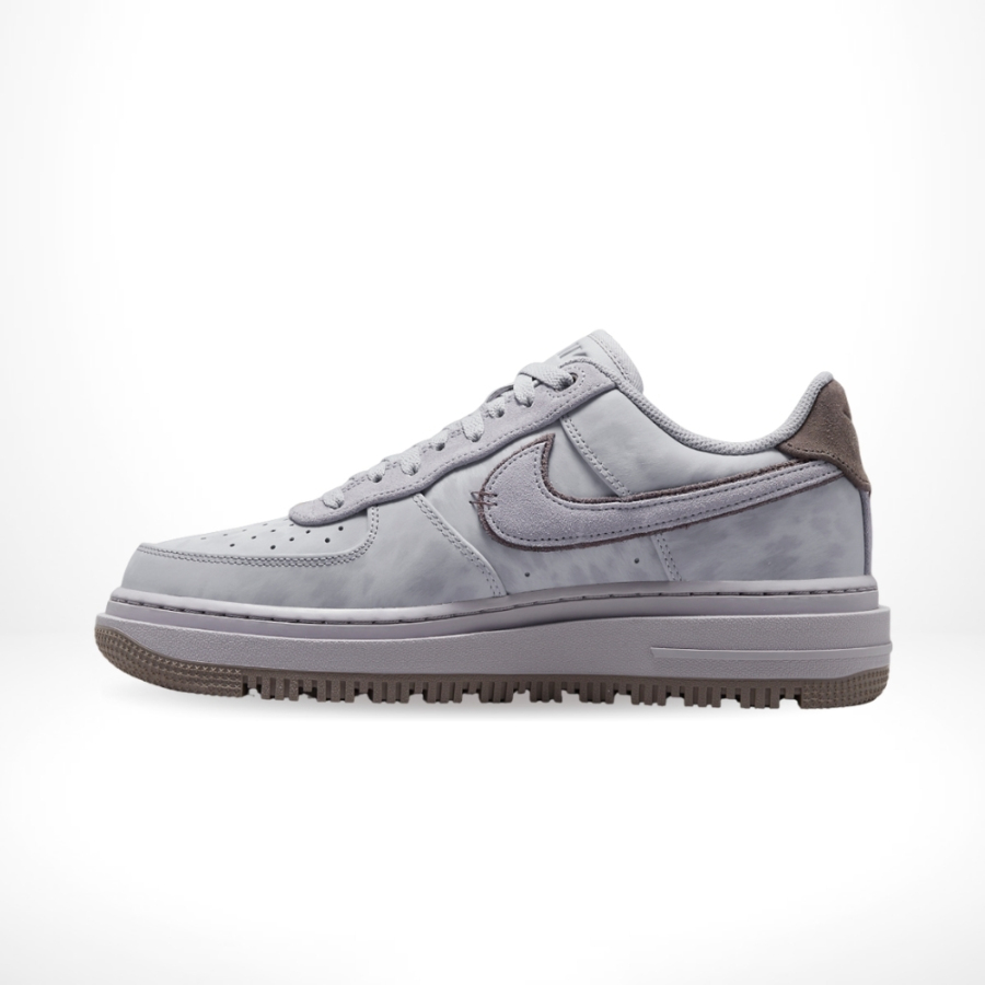 Medial side view of the Air Force 1