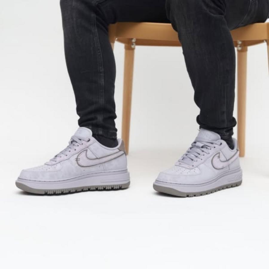 On-foot of the Air Force 1