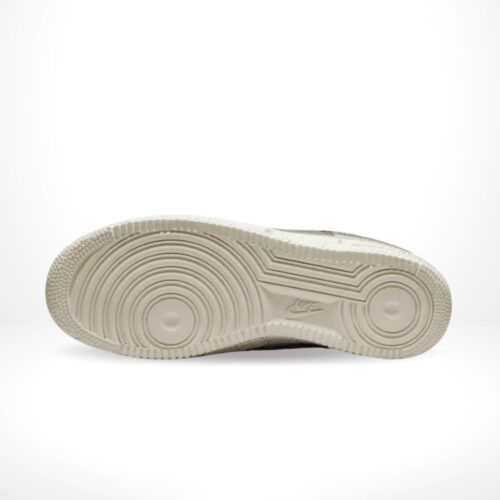Bottom view of the Air Force 1