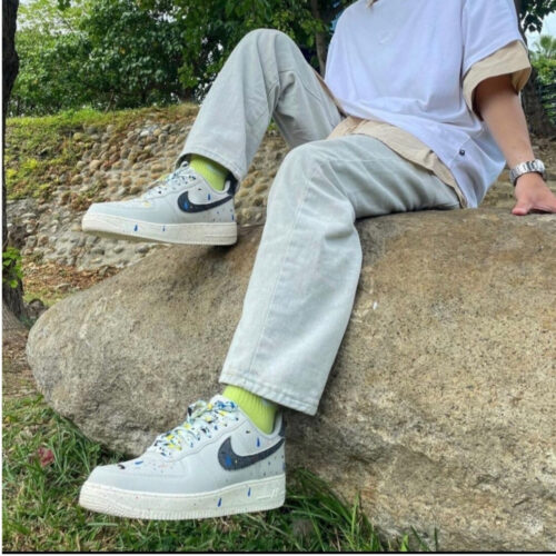 On-foot of the Air Force 1