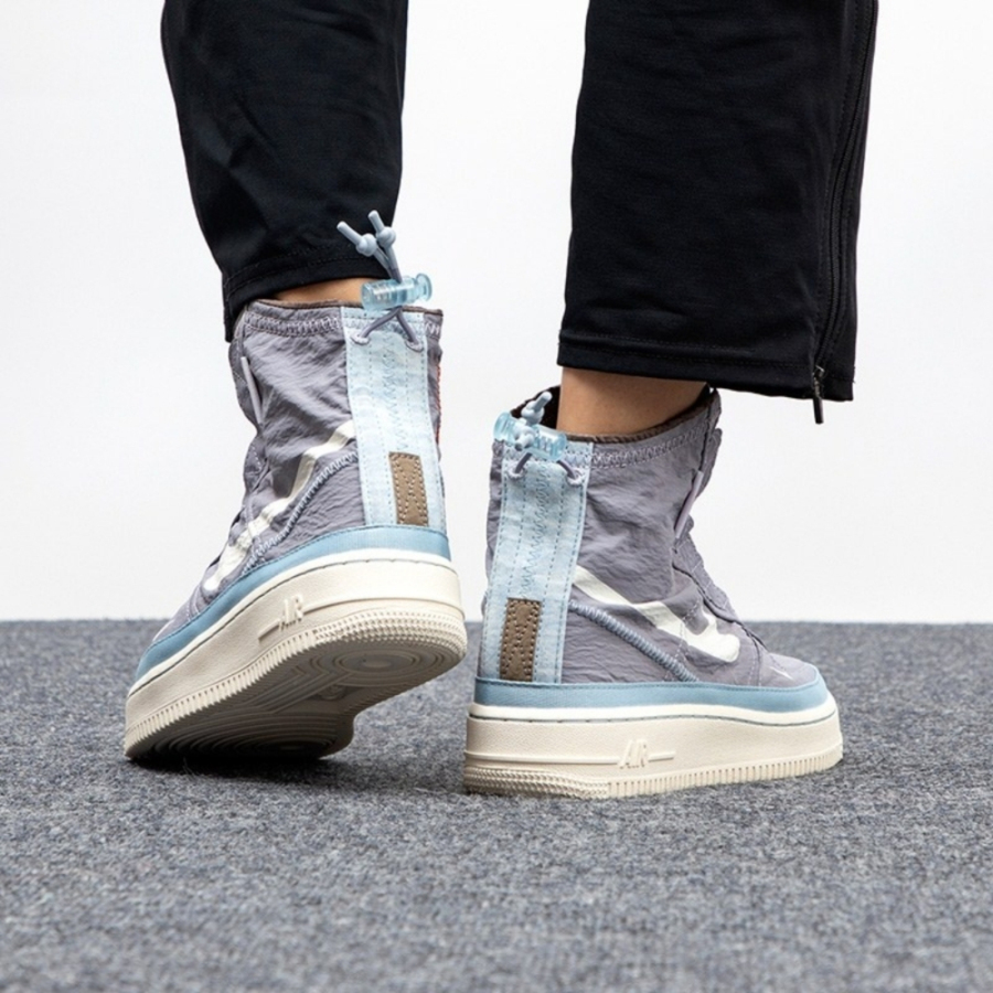 On-foot of the Air Force 1