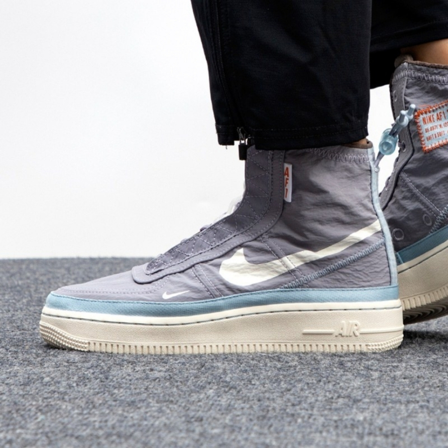 On-foot of the Air Force 1