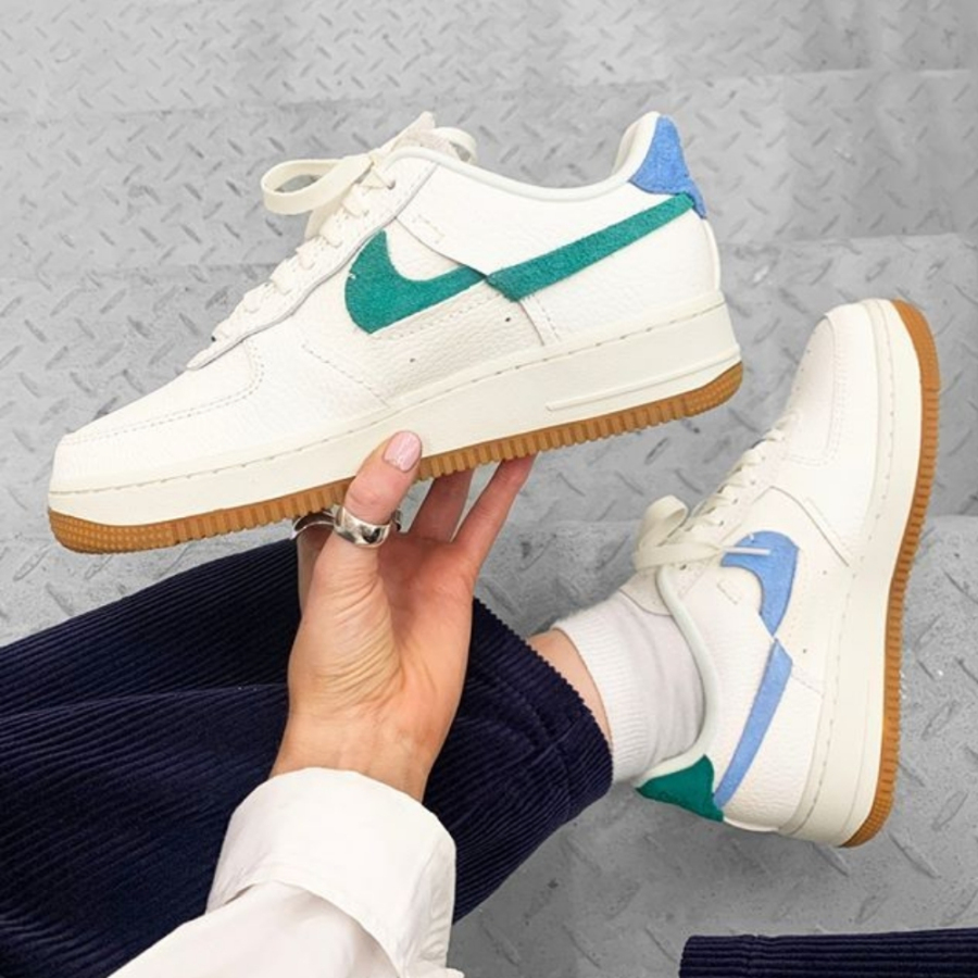 On-foot of the Air Force 1