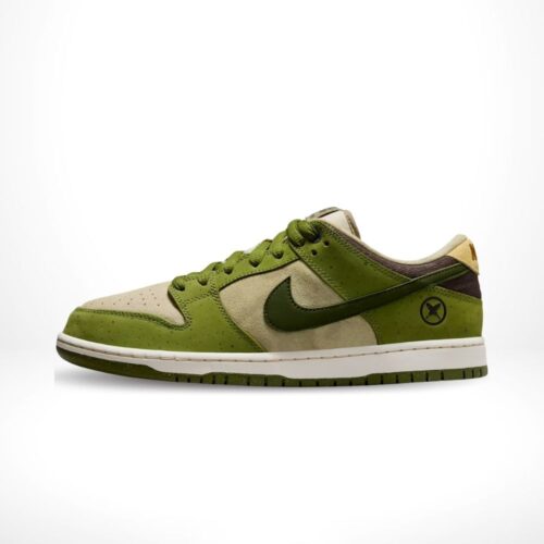 Medial side view of the Air Nike Dunk Low