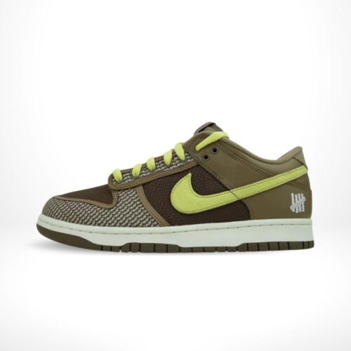 Medial side view of the Air Nike Dunk Low
