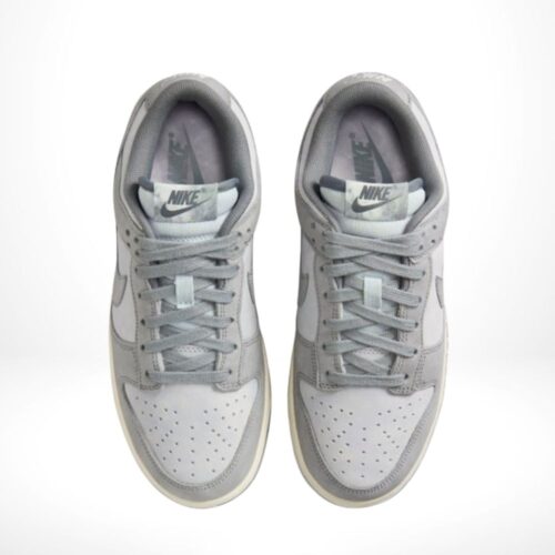 Top-down view of the Air Nike Dunk Low