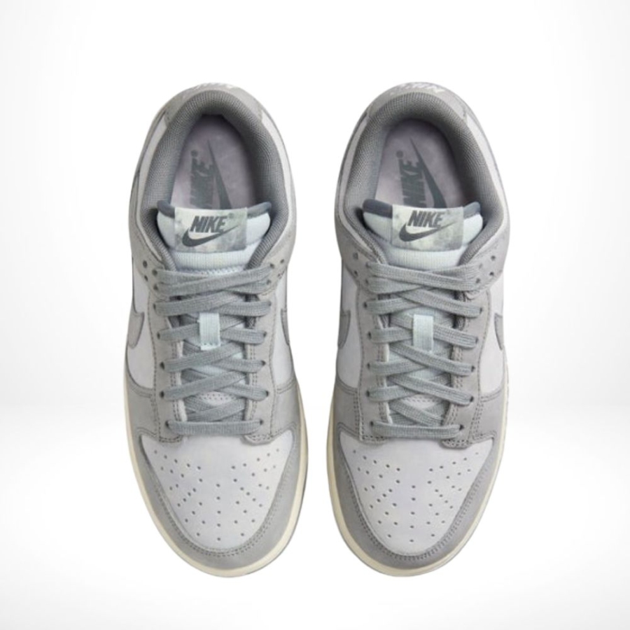 Top-down view of the Air Nike Dunk Low
