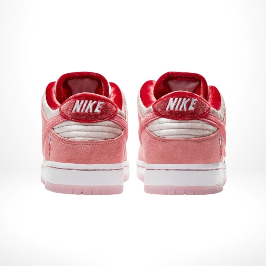 Rear view of Nike SB Dunk