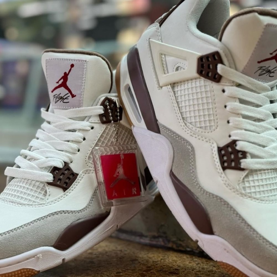 Top-down view of the Air Jordan 4
