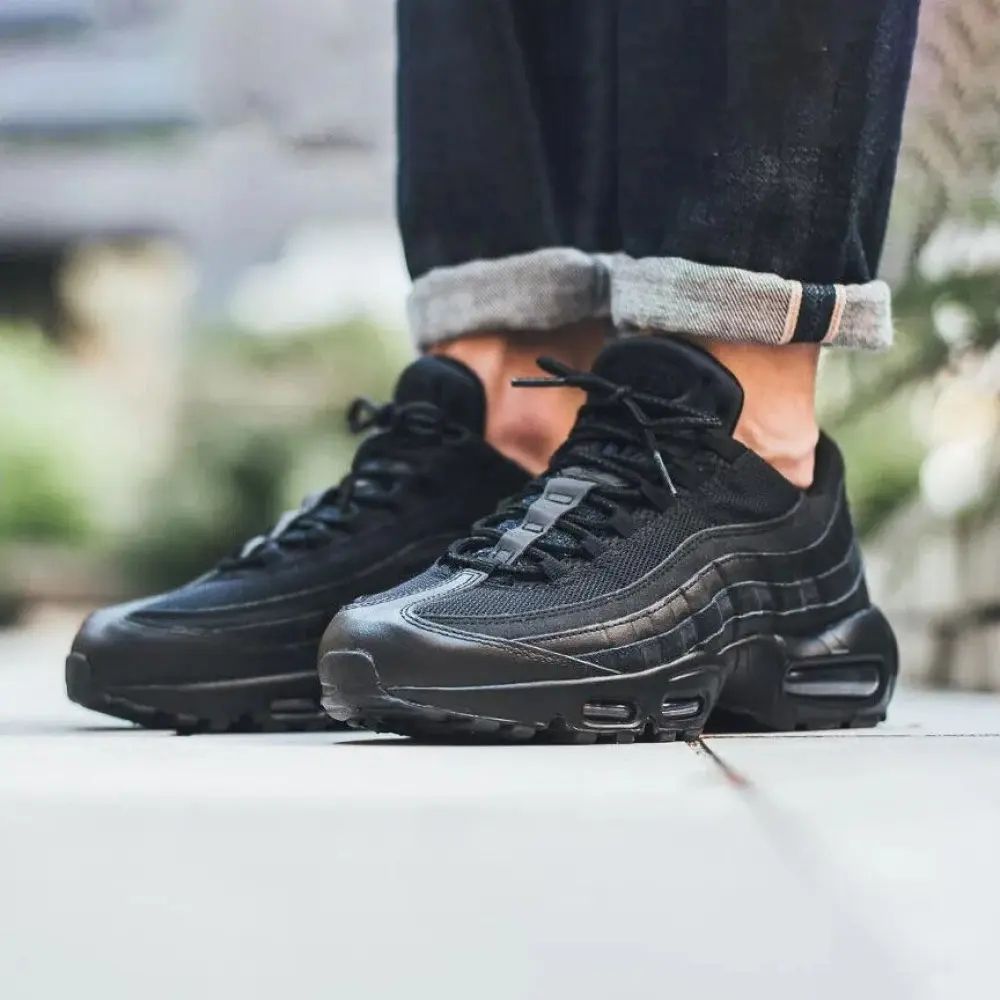 Air Max 95 "Triple Black"
